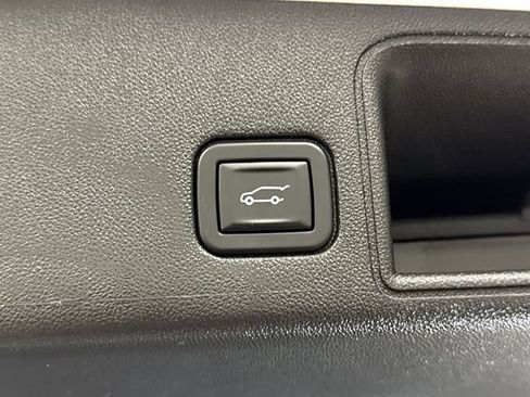 Certified 2023 GMC Terrain SLE w/ Driver Convenience Package AWD/4WD image 24