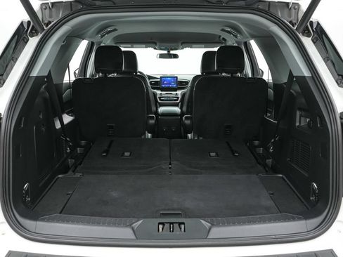 Certified 2024 Ford Explorer XLT w/ Equipment Group 202A AWD/4WD image 21
