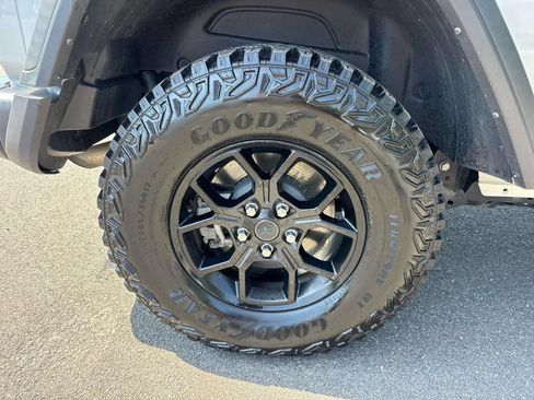 Used 2024 Jeep Wrangler Unlimited AWD/4WD image 32