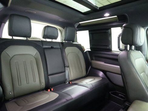 Used 2022 Land Rover Defender 90 X-Dynamic HSE image 11