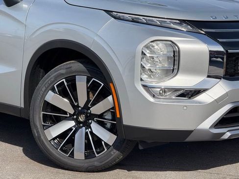 New 2026 Mitsubishi Outlander SE FWD image 2