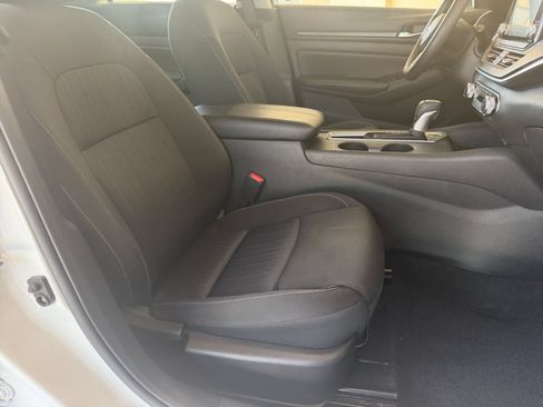 Used 2025 Nissan Altima 2.5 SV FWD image 34
