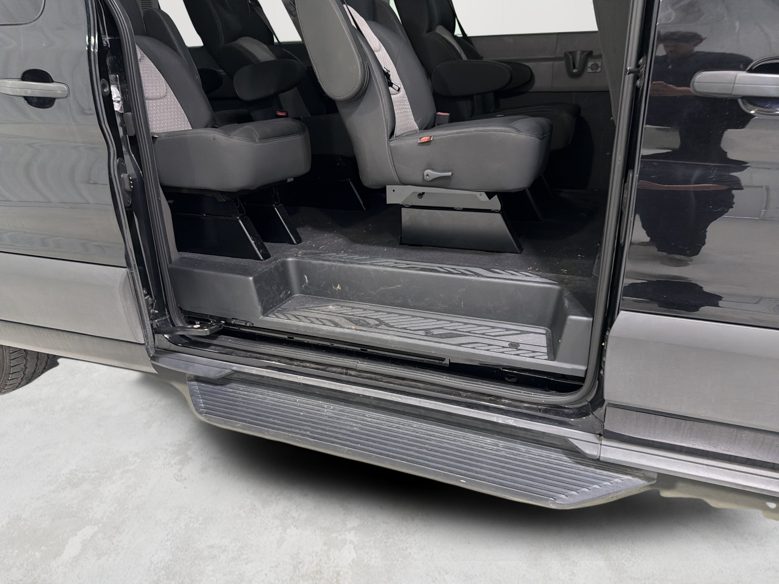 Used 2024 Ford Transit 350 XLT RWD image 9