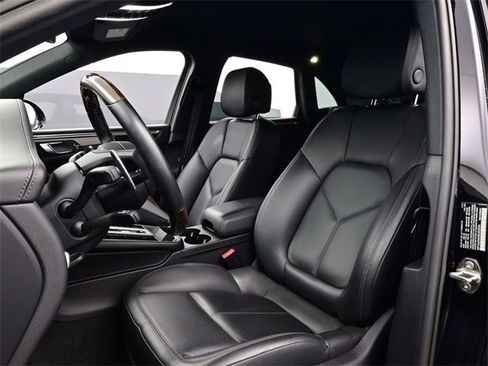 Used 2022 Porsche Macan image 5