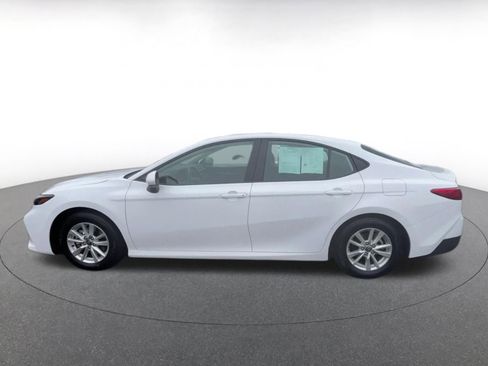 Used 2025 Toyota Camry LE image 9