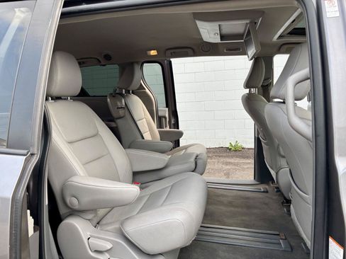 Used 2019 Toyota Sienna XLE Premium FWD image 9