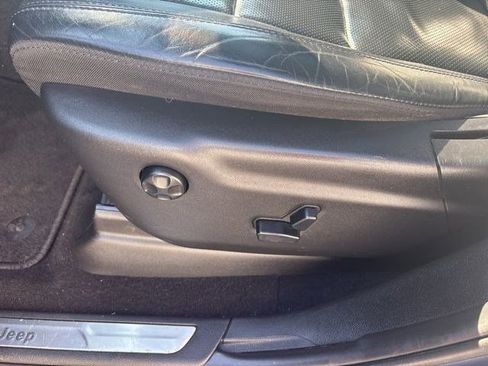 Used 2021 Jeep Grand Cherokee Limited w/ Luxury Group II AWD/4WD image 11