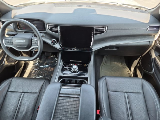 Used 2024 Jeep Wagoneer L Series II w/ Flexible Seating Group AWD/4WD image 13