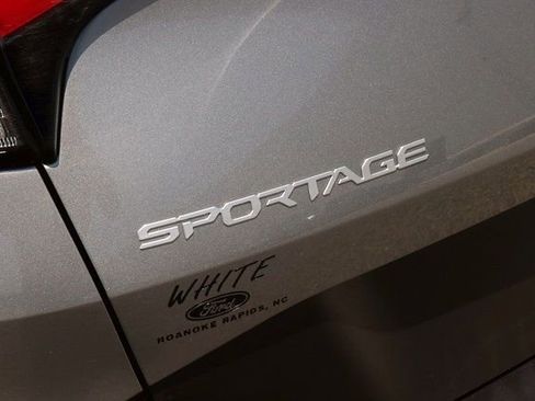Used 2024 Kia Sportage LX image 9