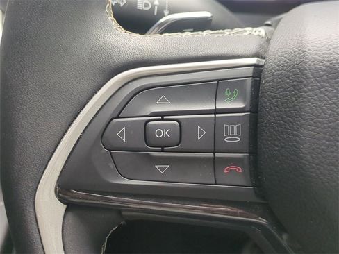 Used 2023 Jeep Grand Cherokee Laredo image 28