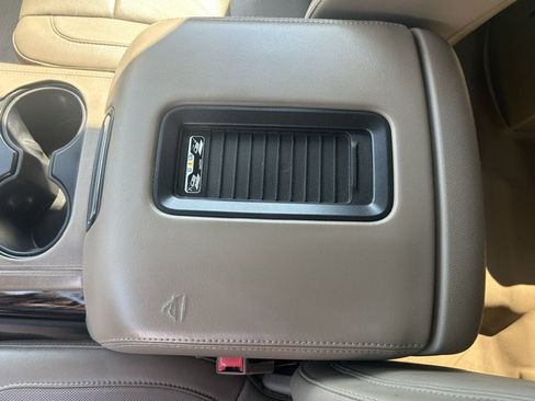 Used 2016 GMC Yukon XL SLT RWD image 24