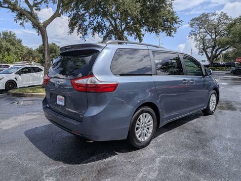 Used 2015 Toyota Sienna XLE Premium FWD image 3