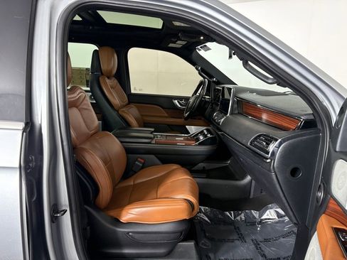Used 2020 Lincoln Navigator L Reserve w/ Luxury Package image 38
