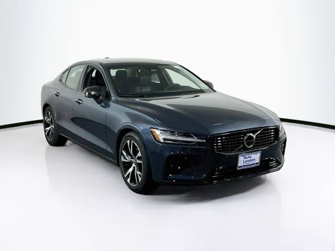 Used 2024 Volvo S60 B5 Plus image 3