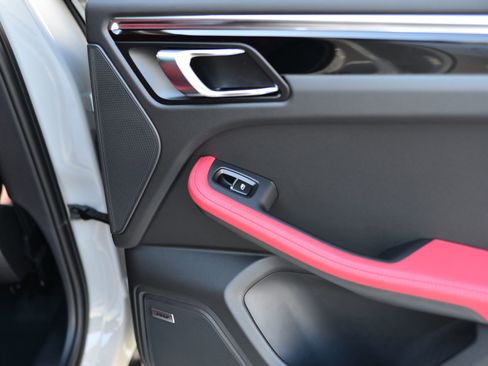 New 2026 Porsche Macan Turbo image 25