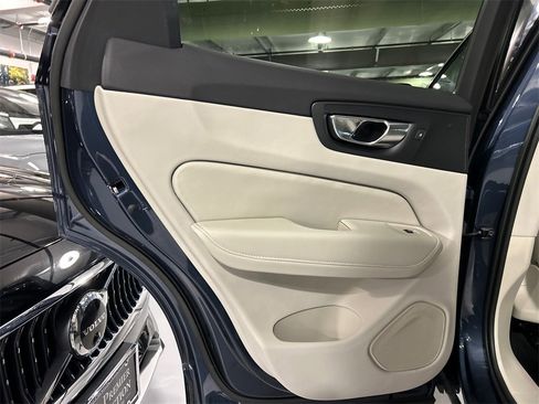 Certified 2023 Volvo XC60 B5 Ultimate w/ Climate Package image 23