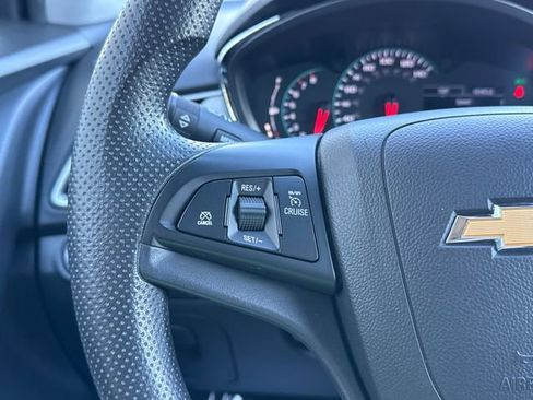 Used 2021 Chevrolet Trax LT image 32