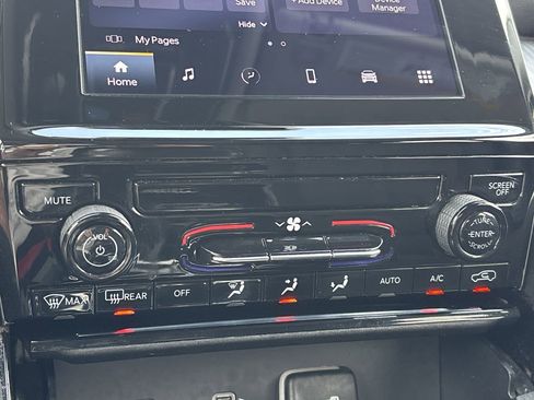 Used 2023 Jeep Grand Cherokee L Laredo image 21