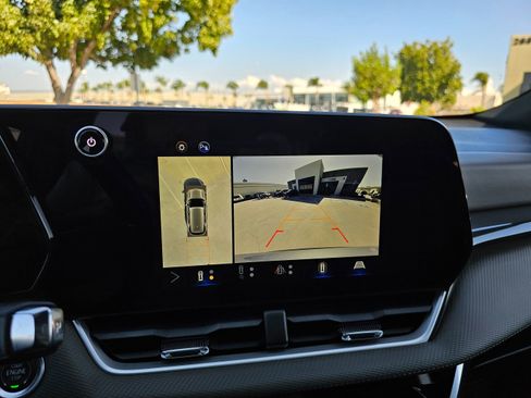 Used 2025 Chevrolet Equinox LT w/ Convenience Package II image 36