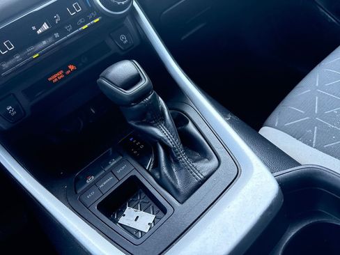 Used 2021 Toyota RAV4 XLE image 27