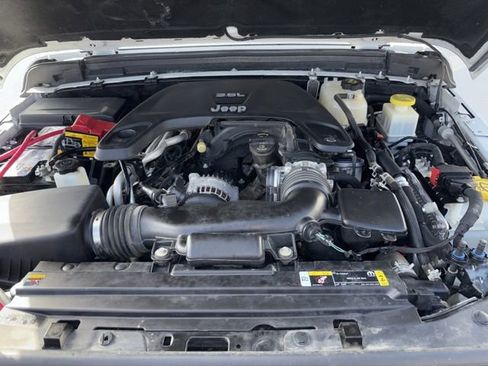 Used 2021 Jeep Gladiator Willys image 31