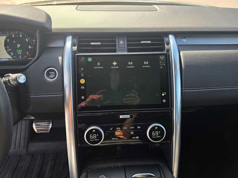Used 2024 Land Rover Discovery Dynamic SE AWD/4WD image 25