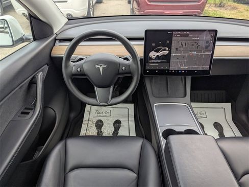 Used 2021 Tesla Model Y Long Range image 21