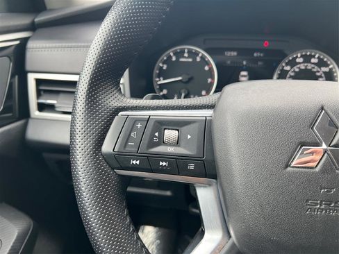 Used 2024 Mitsubishi Outlander SE AWD/4WD image 39