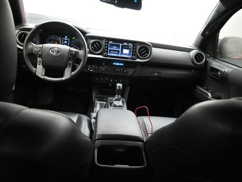 Used 2022 Toyota Tacoma TRD Off-Road w/ Technology Package image 13