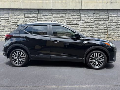 Used 2023 Nissan Kicks SV w/ Interior Electronics Package FWD image 6