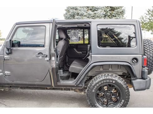 Used 2018 Jeep Wrangler Unlimited Sport S AWD/4WD image 15
