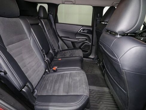 Used 2024 Mitsubishi Outlander SE image 20