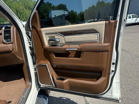 Used 2019 RAM 2500 Laramie AWD/4WD image 16