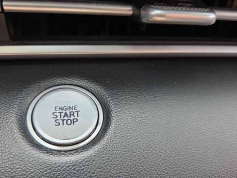 Used 2021 Hyundai Elantra SEL w/ Convenience + Premium Package image 28