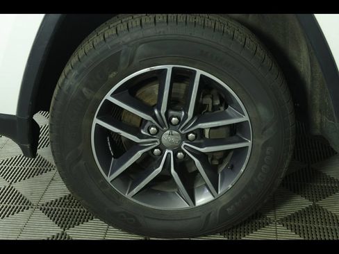 Used 2018 Jeep Grand Cherokee Limited AWD/4WD image 13