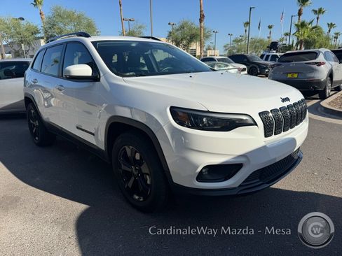 Used 2019 Jeep Cherokee Latitude Plus AWD/4WD image 2
