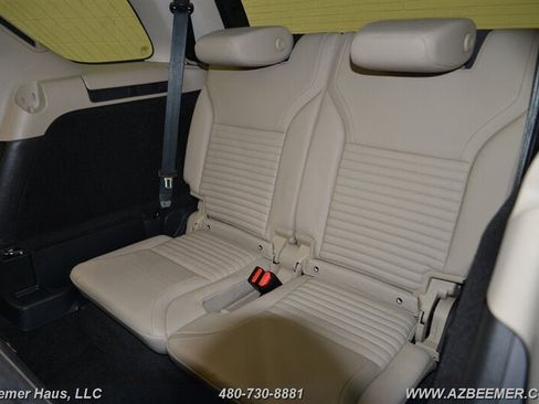 Used 2022 Land Rover Discovery S image 26