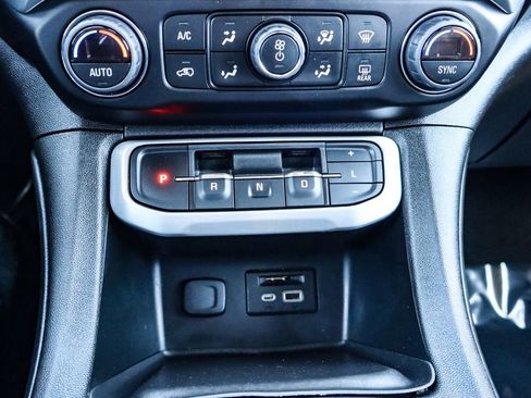 Used 2023 GMC Acadia SLT image 31