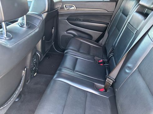 Used 2015 Jeep Grand Cherokee Limited w/ Luxury Group II image 17