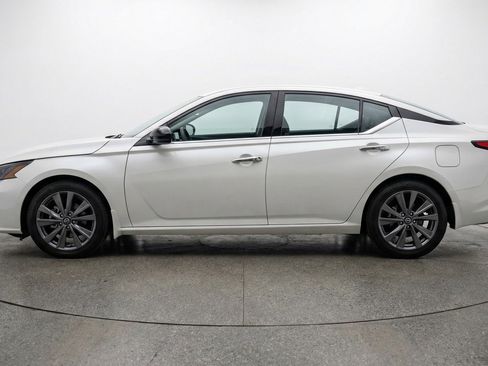Used 2025 Nissan Altima 2.5 SV image 5