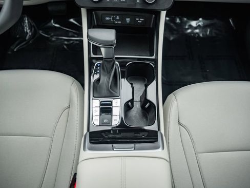 Certified 2025 Hyundai Tucson SE image 23