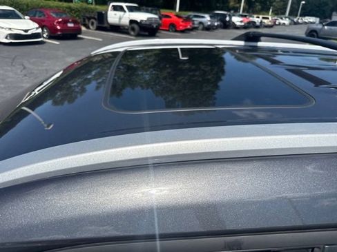 Used 2025 Toyota Highlander XLE AWD/4WD image 11
