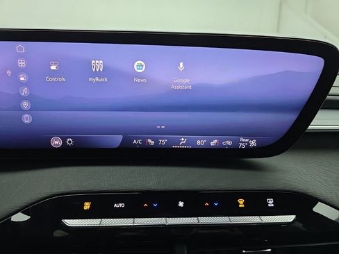 Certified 2025 Buick Enclave Sport Touring w/ Power Package image 35