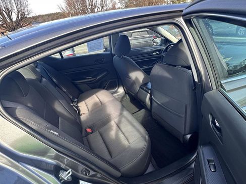 Used 2024 Nissan Altima 2.5 SV image 13