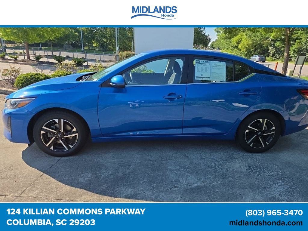 Used 2025 Nissan Sentra SV FWD image 2