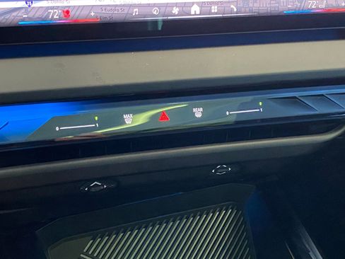 Used 2025 BMW X3 xDrive30i w/ Premium Package image 19