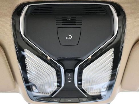 Used 2018 BMW 740i 740i 4dr Sedan w/ Executive Package image 21