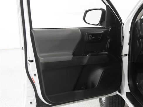 Used 2022 Toyota Tacoma SR image 4