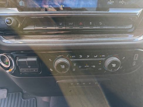 Used 2024 Chevrolet Silverado 2500 LT w/ Convenience Package image 15