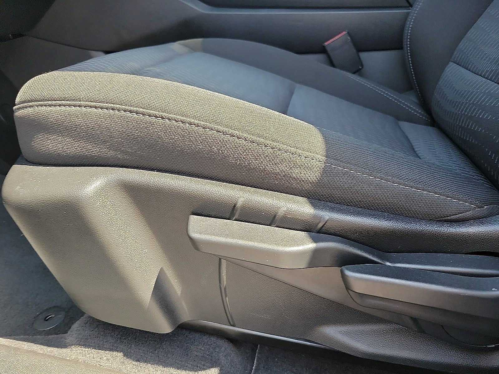 Used 2025 Chevrolet Equinox LT FWD image 11